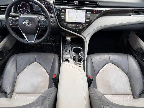 Used 2020 Toyota Camry XLE image 10