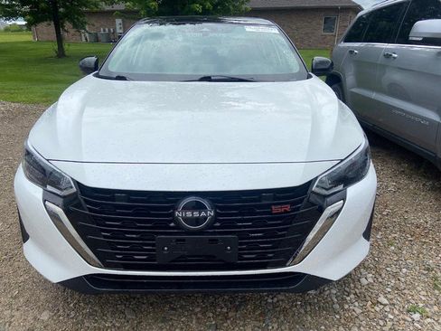 Used 2025 Nissan Sentra SR w/ SR Premium Package FWD image 2