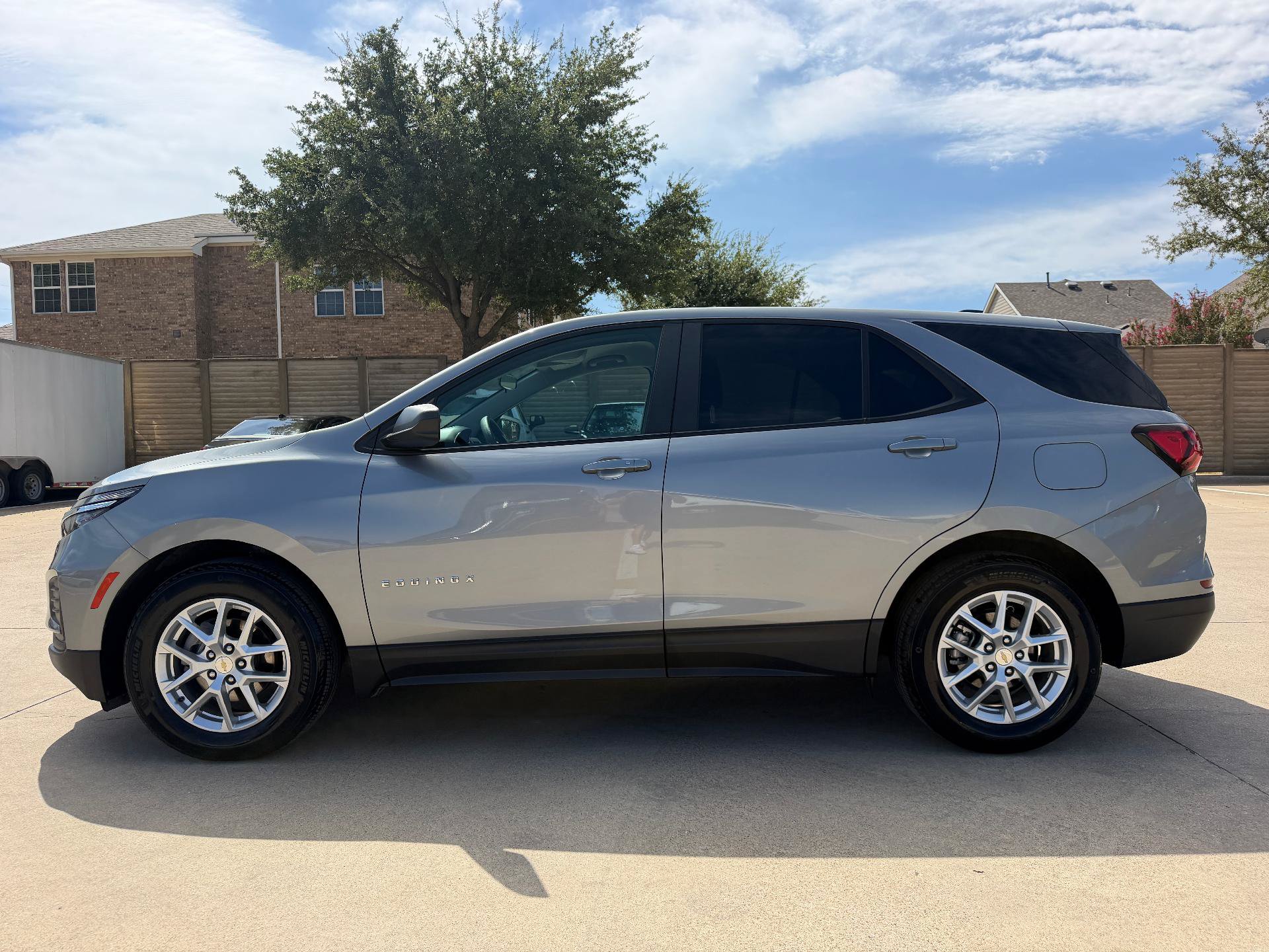 Used 2023 Chevrolet Equinox LS w/ LS Convenience Package FWD image 3