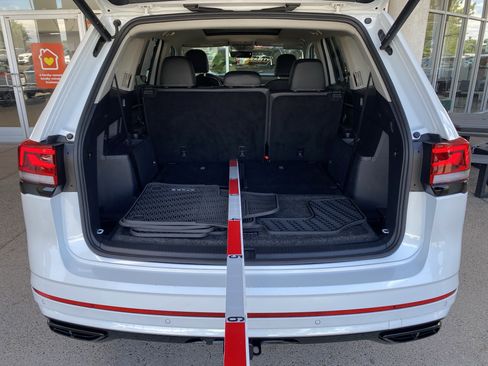 Certified 2023 Volkswagen Atlas SEL R-Line AWD/4WD image 19