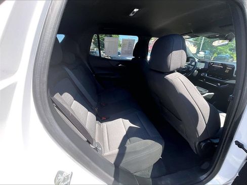 Used 2025 Chevrolet Equinox LT AWD/4WD image 16