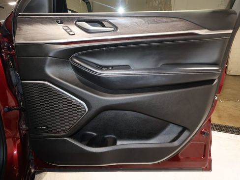 Used 2023 Jeep Grand Cherokee L Overland w/ Advanced Protech Group III image 20