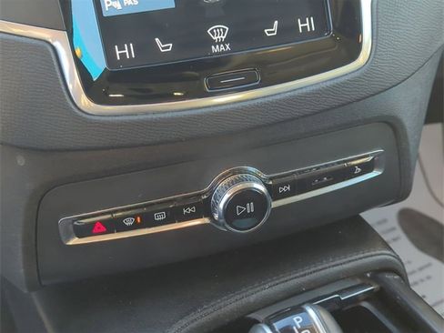 Used 2022 Volvo XC90 T5 Momentum w/ Climate Package image 18