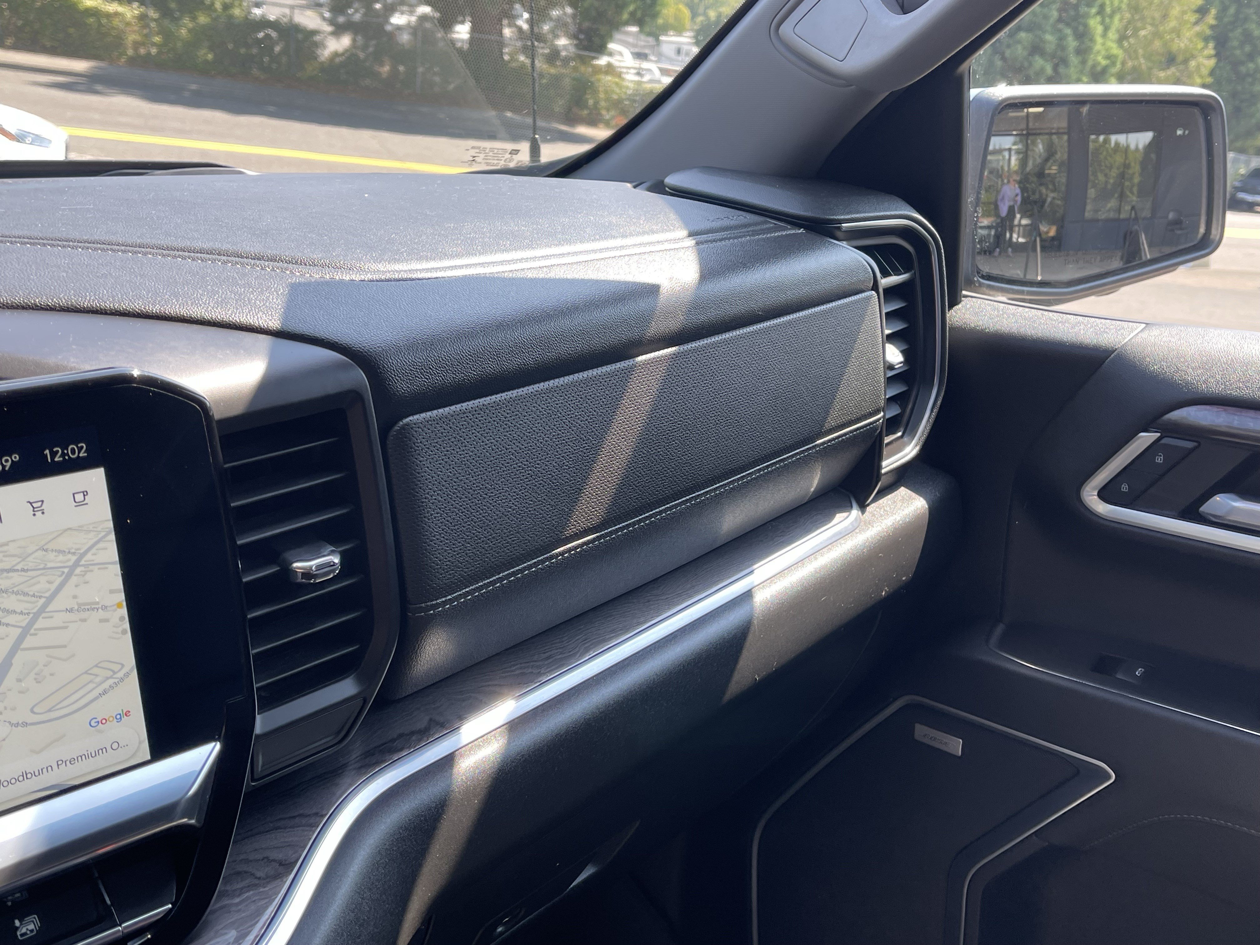 Used 2022 Chevrolet Silverado 1500 LTZ AWD/4WD image 19