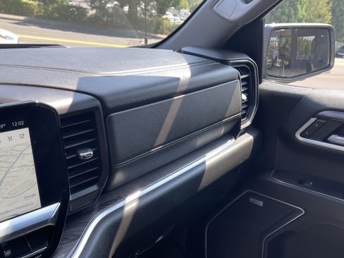 Used 2022 Chevrolet Silverado 1500 LTZ AWD/4WD image 19