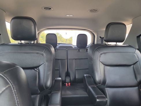 Certified 2022 Ford Explorer XLT w/ Equipment Group 202A image 22