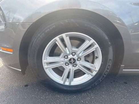 Used 2014 Ford Mustang Convertible RWD image 9