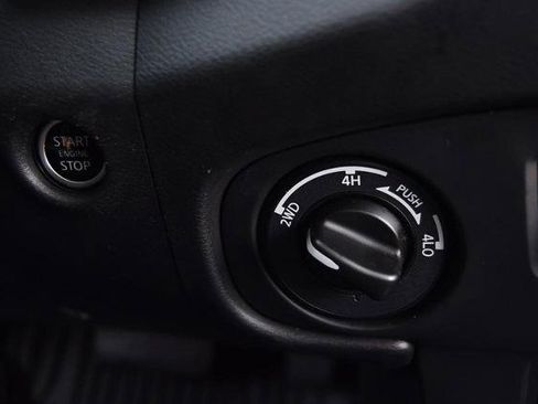 Certified 2024 Nissan Frontier SL image 21