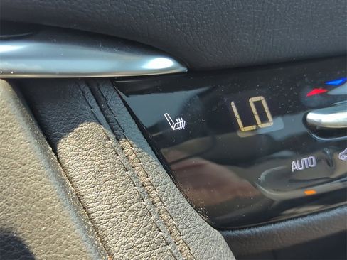 Used 2025 Cadillac XT6 Luxury image 18