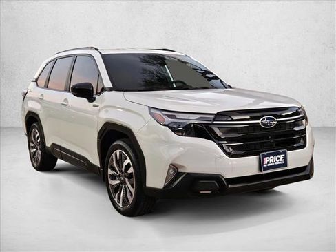 Used 2025 Subaru Forester Touring image 3