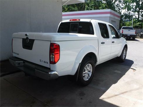 Used 2019 Nissan Frontier SV image 3