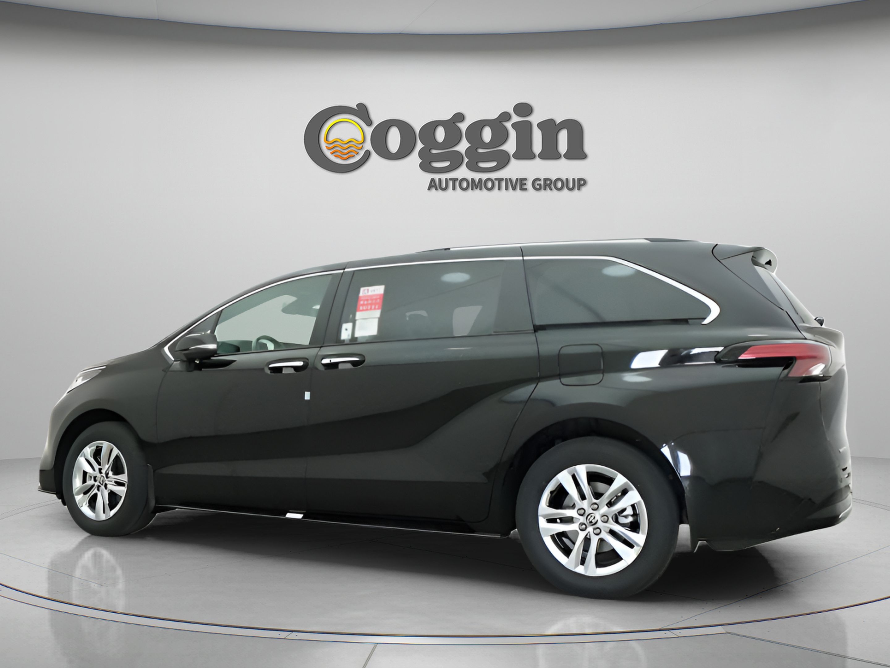 Certified 2026 Toyota Sienna Limited FWD image 8