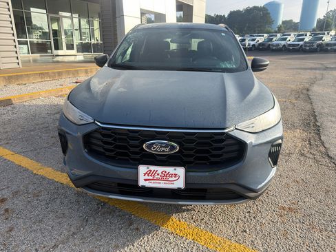Used 2025 Ford Escape ST-Line w/ Tech Pack #1 FWD image 2