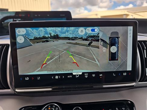 New 2025 Ford Expedition Active image 24