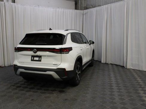 New 2026 Volkswagen Tiguan SE image 26