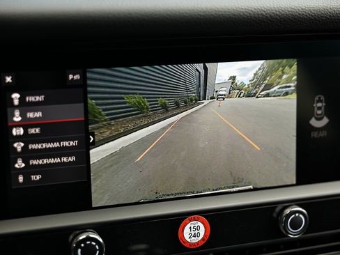 New 2026 Porsche Macan image 39