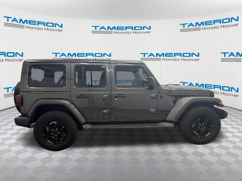 Used 2019 Jeep Wrangler Unlimited Sahara image 6
