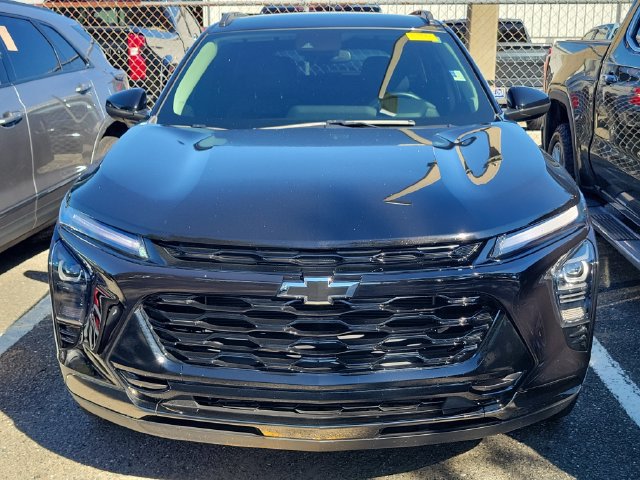 Used 2025 Chevrolet Trax ACTIV w/ Driver Confidence Package FWD image 3