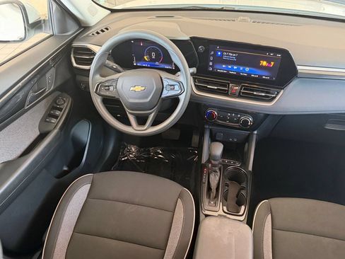 Used 2025 Chevrolet TrailBlazer LT AWD/4WD image 32