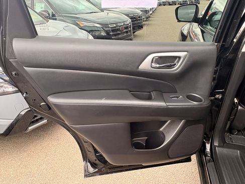 Used 2020 Nissan Pathfinder Platinum AWD/4WD image 13