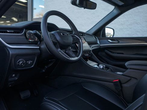 New 2025 Jeep Grand Cherokee Limited w/ Trailer Tow Package image 17