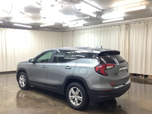 Used 2024 GMC Terrain SLE image 9