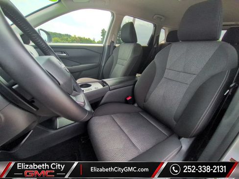 Used 2025 Nissan Rogue SV FWD image 16