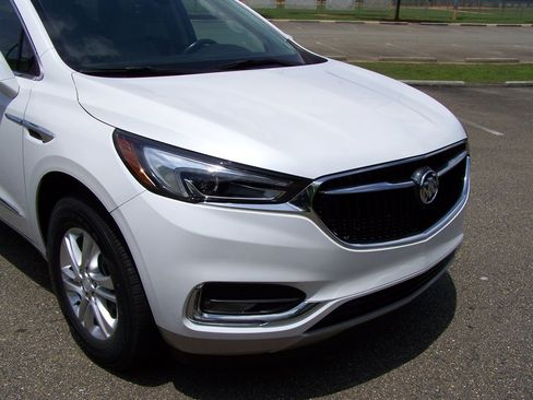 Used 2021 Buick Enclave Essence FWD image 24
