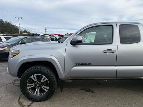 Used 2016 Toyota Tacoma TRD Sport w/ Premium & Technology Package image 4