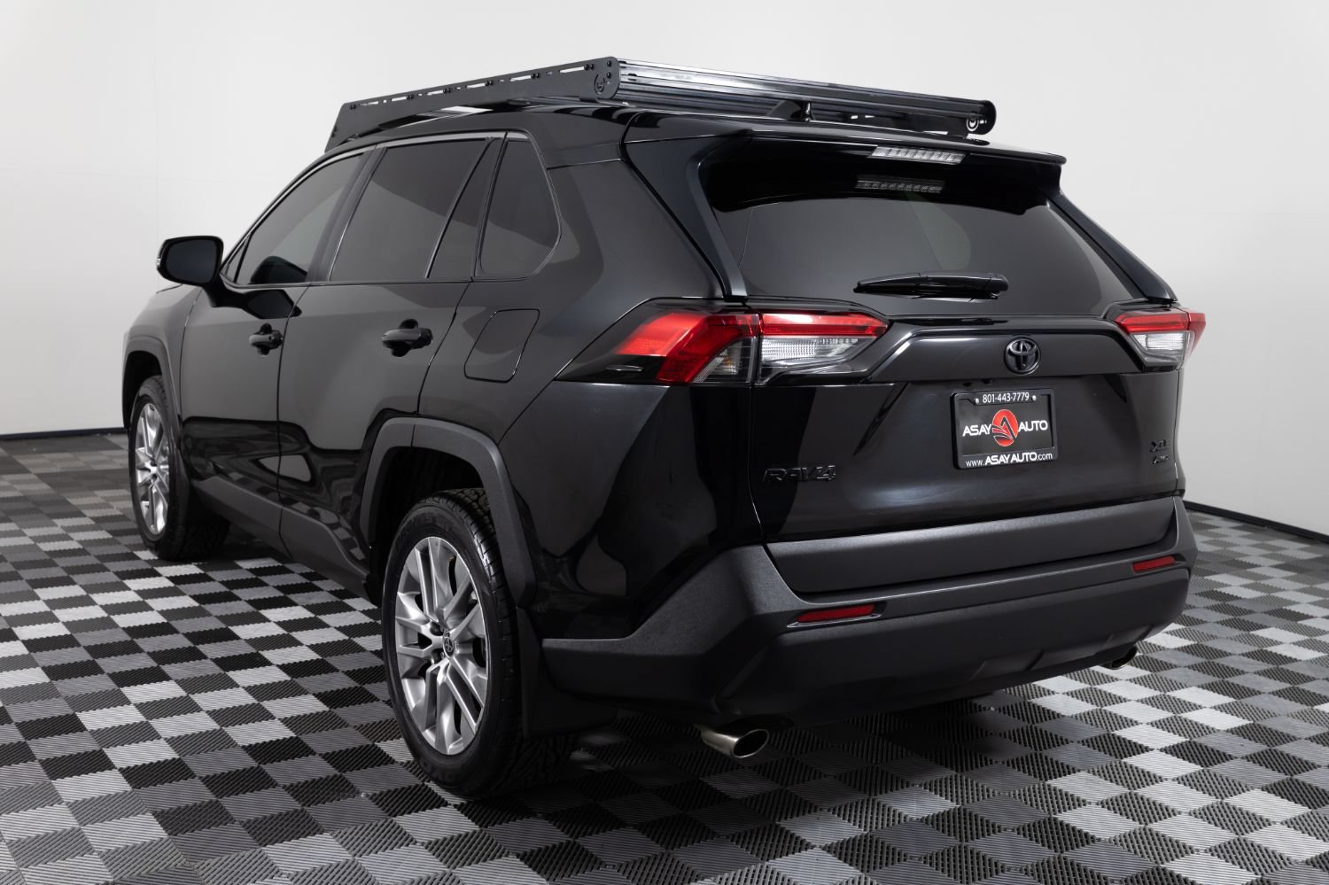 Used 2022 Toyota RAV4 XLE Premium AWD/4WD image 5