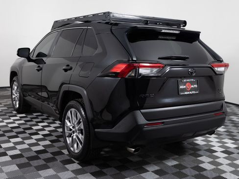 Used 2022 Toyota RAV4 XLE Premium AWD/4WD image 5