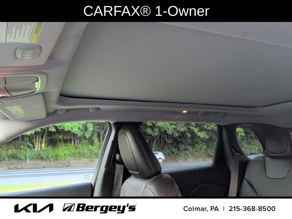 Used 2022 Jeep Cherokee Latitude Lux w/ Sun & Sound Group AWD/4WD image 3