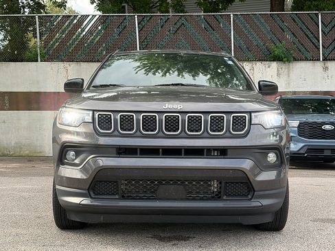 Used 2023 Jeep Compass Latitude w/ Convenience Group AWD/4WD image 2