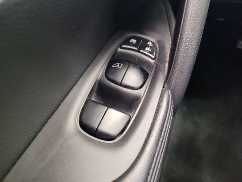 Used 2018 Nissan Rogue SV FWD image 27