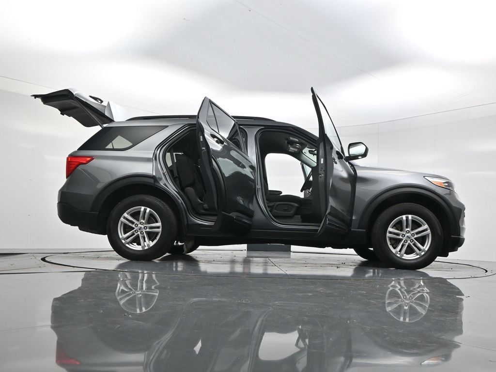 Used 2023 Ford Explorer XLT AWD/4WD image 57