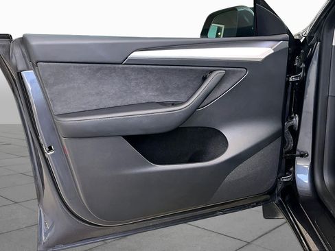 Used 2023 Tesla Model Y Performance AWD/4WD image 18