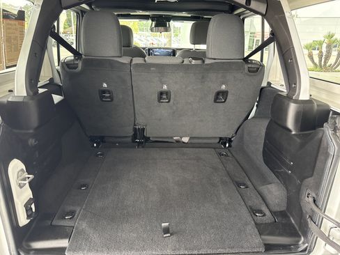 Used 2025 Jeep Wrangler Sport S image 30