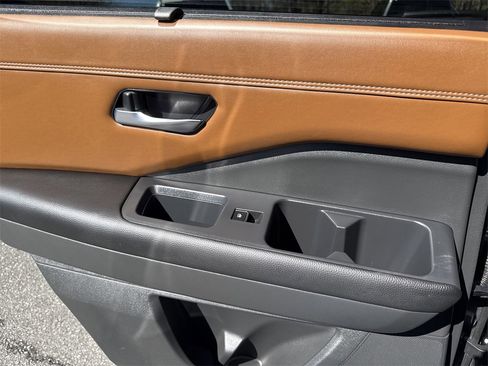 Used 2023 Nissan Pathfinder Platinum w/ Cargo Package image 21