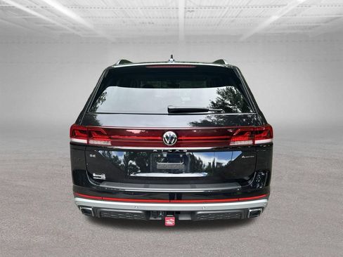 Used 2024 Volkswagen Atlas Peak Edition SE AWD/4WD image 4
