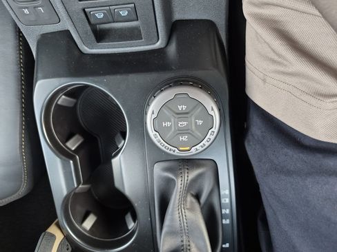 New 2025 Ford Bronco Badlands image 32