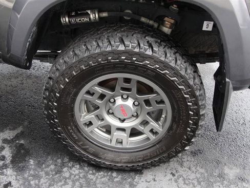 Used 2018 Toyota Tacoma TRD Sport w/ Technology Package image 44