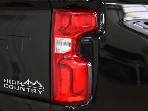 Used 2022 Chevrolet Silverado 2500 High Country w/ Z71 Off-Road Package AWD/4WD image 23