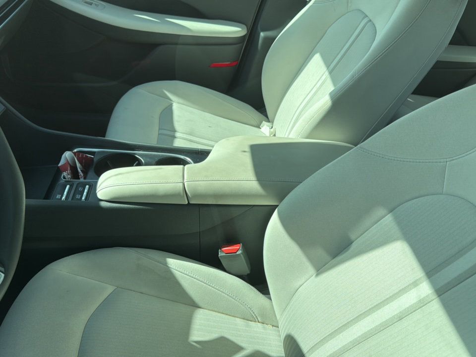 Used 2025 Hyundai Sonata SEL FWD image 2