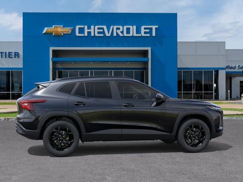 New 2026 Chevrolet Trax LT w/ Driver Confidence Package FWD image 5