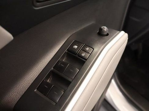 Used 2023 Toyota Highlander XLE AWD/4WD image 11