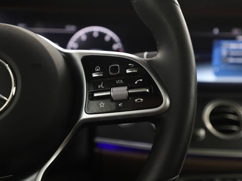 Used 2019 Mercedes-Benz E 300 4MATIC image 26