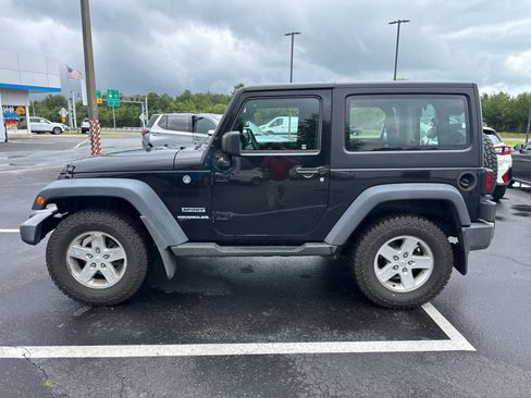 Used 2017 Jeep Wrangler Sport w/ Quick Order Package 24S AWD/4WD image 2