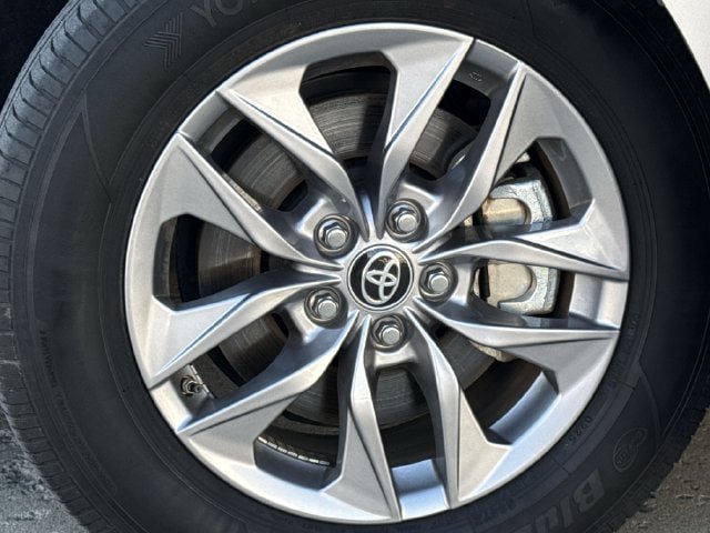 Used 2025 Toyota Sienna XLE FWD image 10