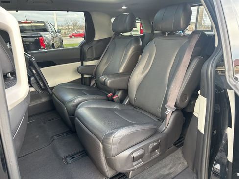 Used 2022 Kia Carnival SX Prestige image 41