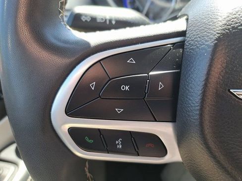 Used 2023 Chrysler Pacifica Touring-L FWD image 20